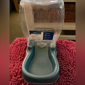 Petmate .75 Gallon Gravity Water Dispenser BPA Free Easy to Clean